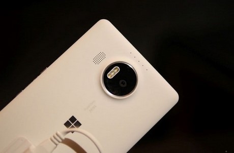 Cận cảnh Lumia 950 của Microsoft
